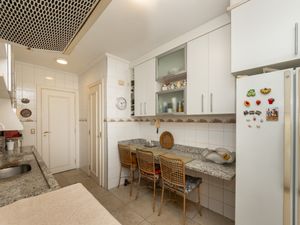 Image 22 - 924778