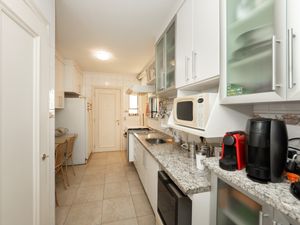 Image 24 - 924778