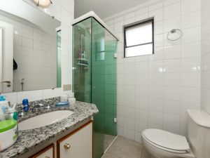Image 12 - 924778