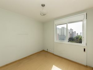 Image 17 - 924790