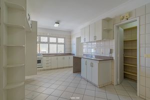 Image 22 - 924792
