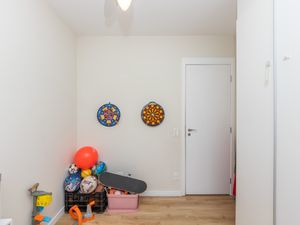 Image 19 - 924799