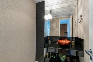 Image 19 - 924804