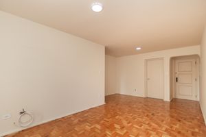 Image 3 - 924807