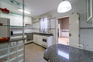 Image 11 - 924808