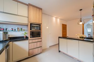 Image 17 - 924828