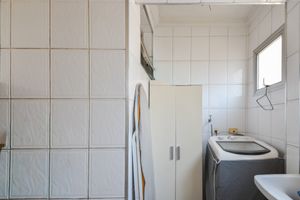 Image 19 - 924831