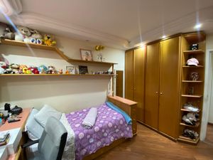 Image 20 - 924832