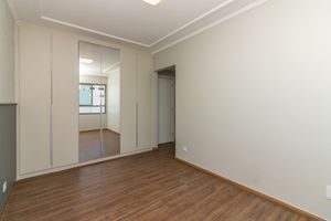 Image 28 - 924842