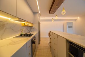 Image 15 - 924843