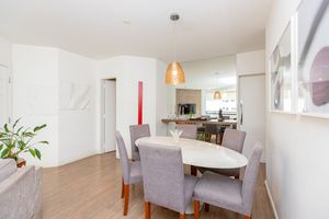 Image 3 - 924853