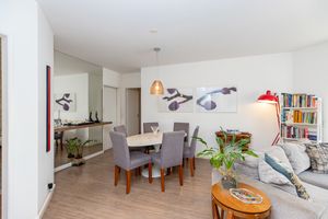 Image 4 - 924853