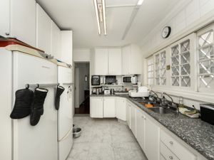 Image 40 - 924854