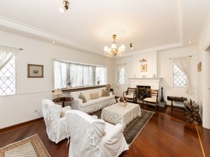 Image 12 - 924854