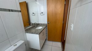 Image 32 - 924857