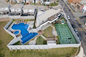 Image 11 - 924875