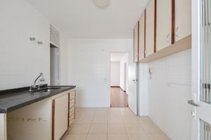Image 22 - 924890