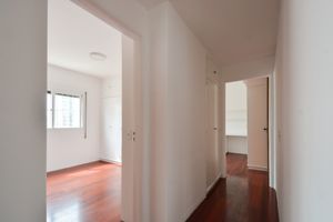 Image 4 - 924890