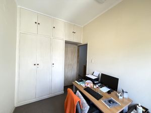 Image 25 - 924892