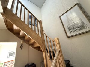 Image 21 - 924892