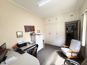 Image 29 - 924892