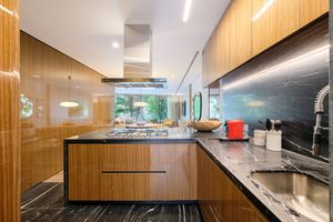 Image 32 - 924906