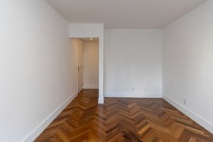 Image 21 - 924909