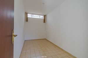Image 4 - 924917