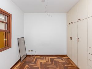 Image 33 - 924918
