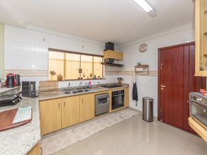 Image 21 - 924920