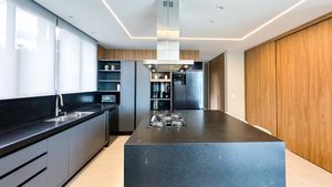 Image 21 - 924922