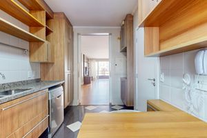 Image 21 - 924927