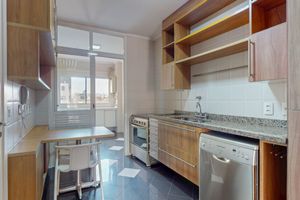 Image 19 - 924927