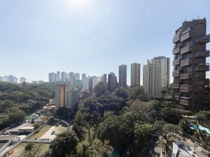 Image 17 - 924932