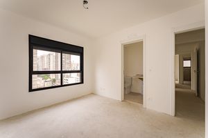 Image 17 - 924935