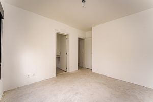 Image 18 - 924935