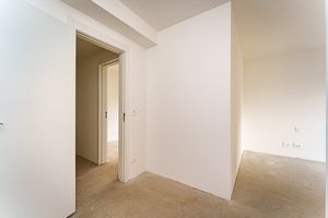 Image 25 - 924935