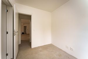 Image 22 - 924935