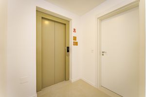 Image 38 - 924935