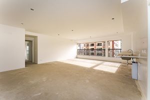 Image 2 - 924935