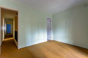 Image 19 - 924936