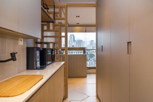 Image 8 - 924940