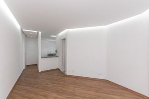 Image 7 - 924942