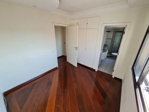 Image 19 - 924945