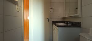 Image 22 - 924947