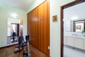 Image 32 - 924992