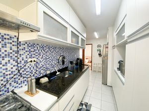 Image 21 - 925003