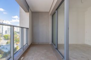 Image 16 - 925005