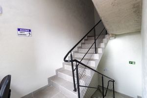 Image 30 - 925011