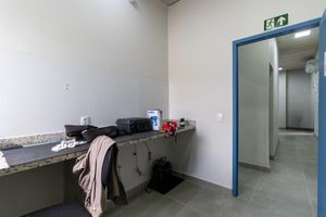 Image 17 - 925011